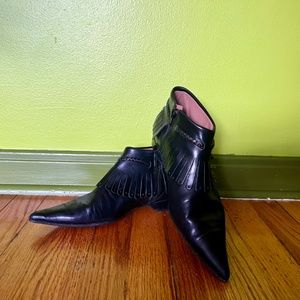 Kallisté Pointy Black Leather Ankle Boots